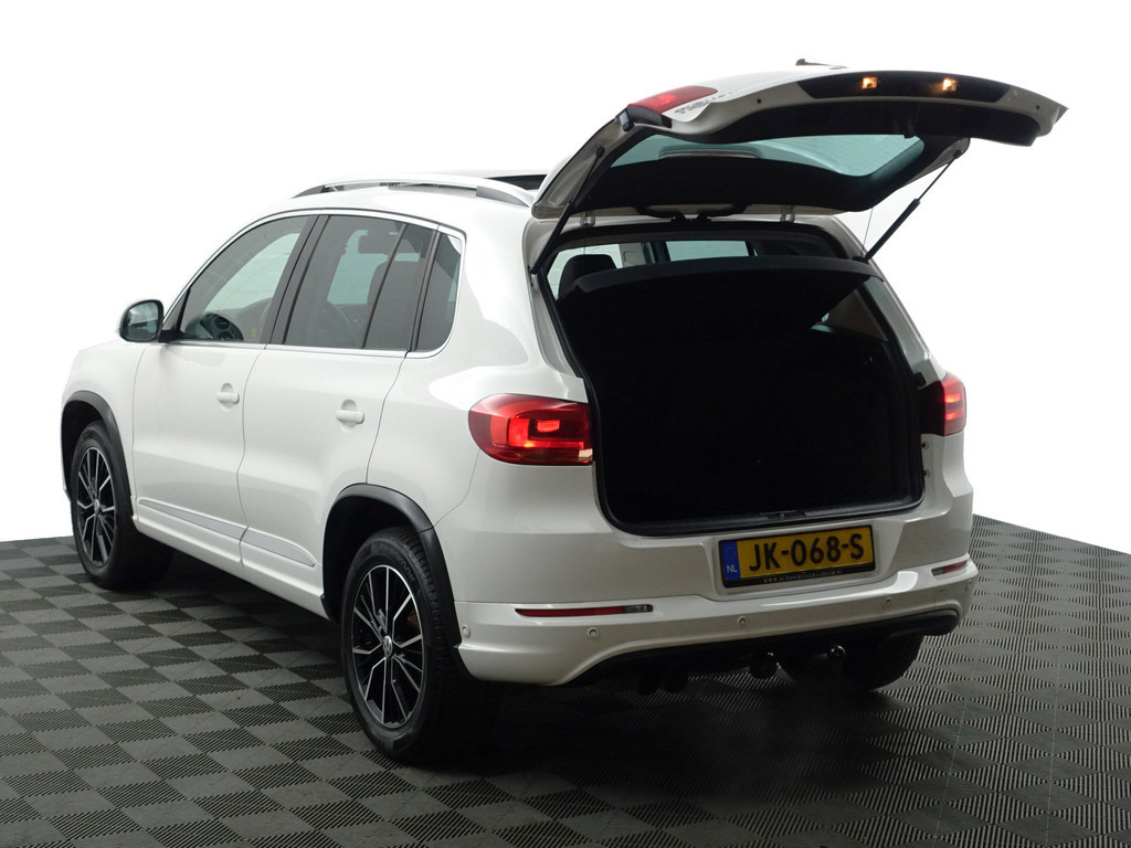 
								Volkswagen Tiguan 2.0 TSI 180pk 4motion R Line Aut- Panodak, Xenon Led, Bearlock, Dynaudio, Park Assist, Park Pilot, Camera vol									