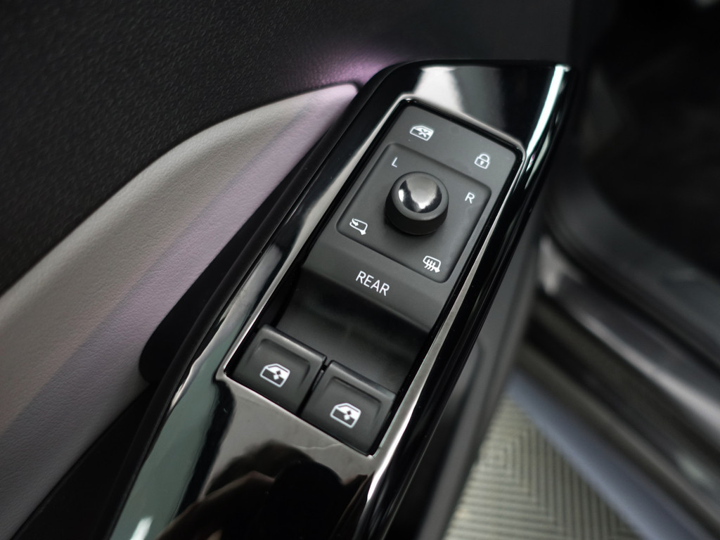 
Volkswagen ID.3 First Plus 58 kWh Aut- Stuur/Stoelverwarming, CarPlay, Sfeerverlichting, Ada Cruise, Standkachel, Xenon led, Dynamic Select vol									