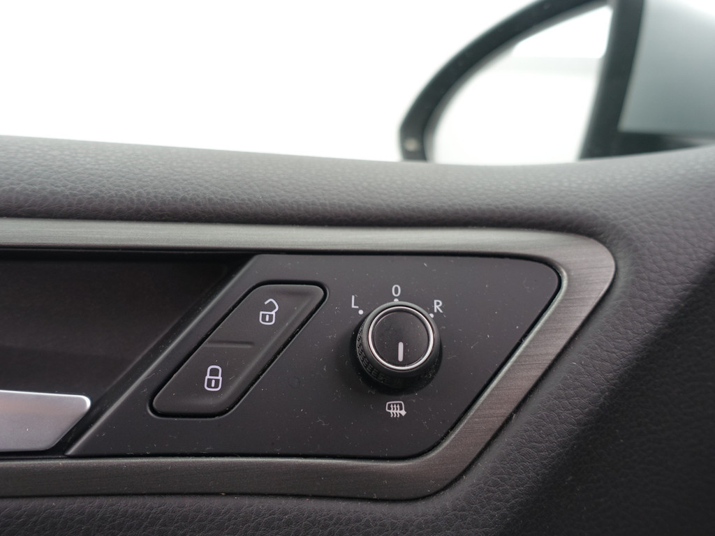 
								Volkswagen GOLF Variant 1.2 TSI Highline- Park Assist, Navi, Stoelverwarming, Clima, Cruise vol									