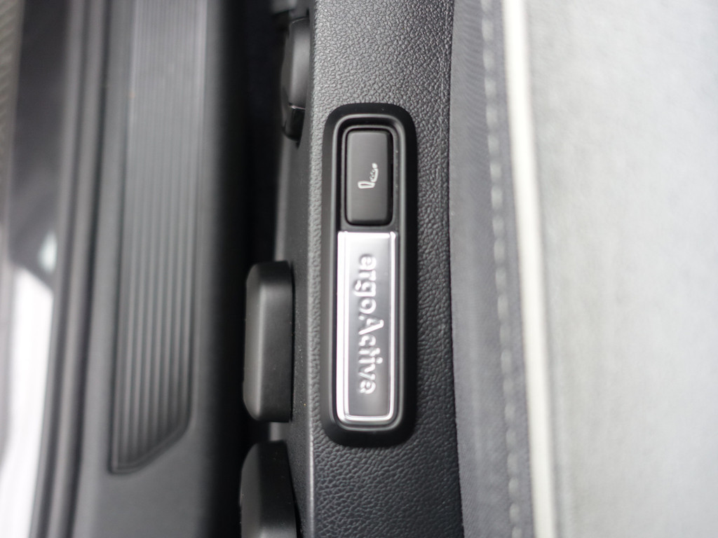 
Volkswagen ID.3 Pro Edition 58 kWh Panodak, Massage Stoelen, Head Up, Stuur/Stoelverwarming, Camera, Ada Cruise vol									