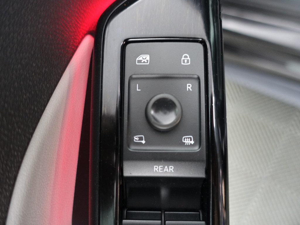 
Volkswagen ID.3 Pro Edition 58 kWh Panodak, Massage Stoelen, Head Up, Stuur/Stoelverwarming, Camera, Ada Cruise vol									