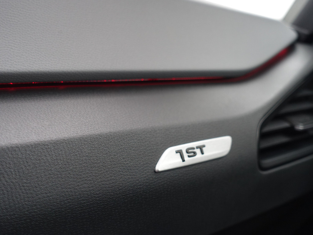 
Volkswagen ID.3 Pro Edition 58 kWh Panodak, Massage Stoelen, Head Up, Stuur/Stoelverwarming, Camera, Ada Cruise vol									