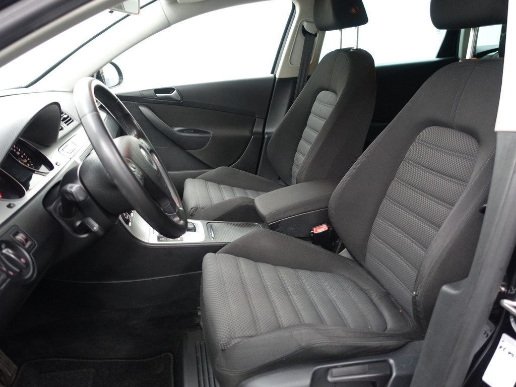 
								Volkswagen Passat Variant 3.2 V6 4 Motion Highline Aut- Park Assist, Sport onderstel, Ergo Comfort, Cruise, Clima, Stoelverwarming vol									