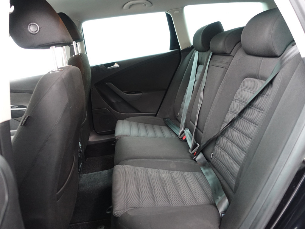 
								Volkswagen Passat Variant 3.2 V6 4 Motion Highline Aut- Park Assist, Sport onderstel, Ergo Comfort, Cruise, Clima, Stoelverwarming vol									