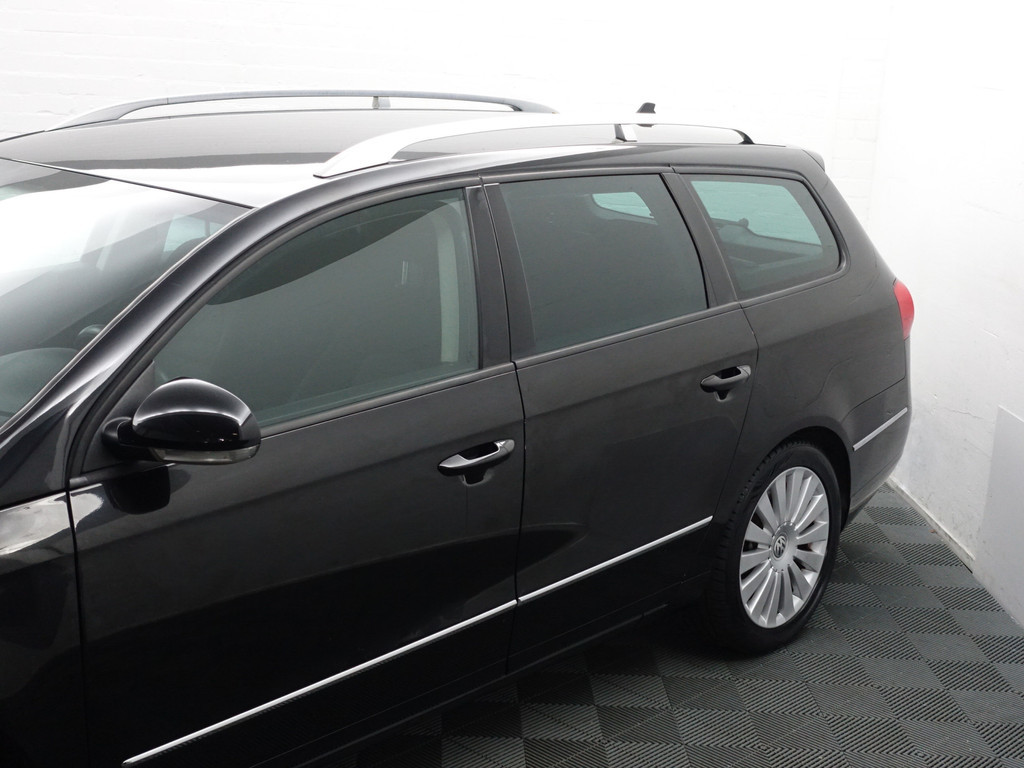
								Volkswagen Passat Variant 3.2 V6 4 Motion Highline Aut- Park Assist, Sport onderstel, Ergo Comfort, Cruise, Clima, Stoelverwarming vol									