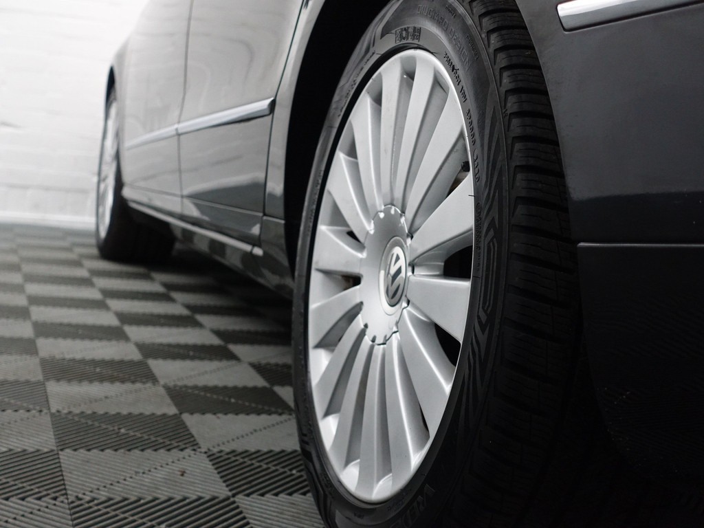 
								Volkswagen Passat Variant 3.2 V6 4 Motion Highline Aut- Park Assist, Sport onderstel, Ergo Comfort, Cruise, Clima, Stoelverwarming vol									