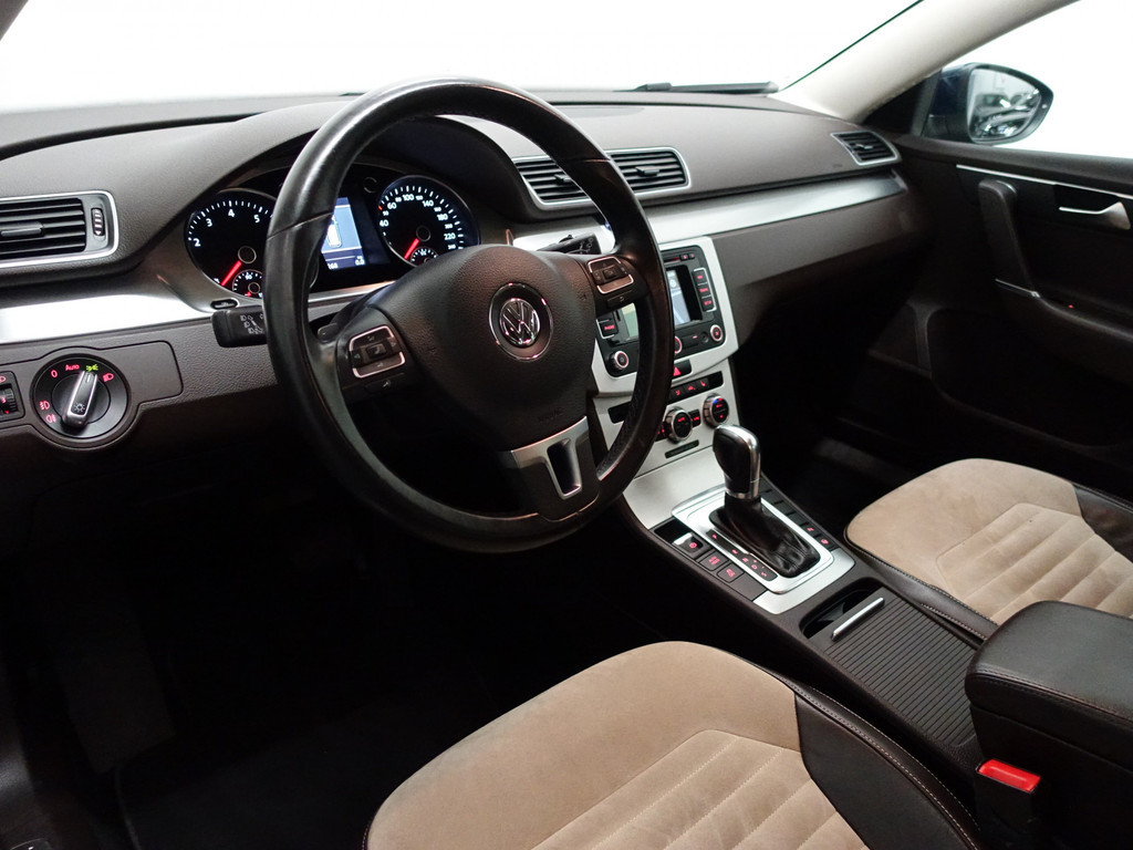 
Volkswagen Passat Variant 1.8 TSI Highline 161Pk Aut- Two Tone Leder Interieur, Xenon Led, Park Assist, Park Pilot, Stoelverwarming vol									