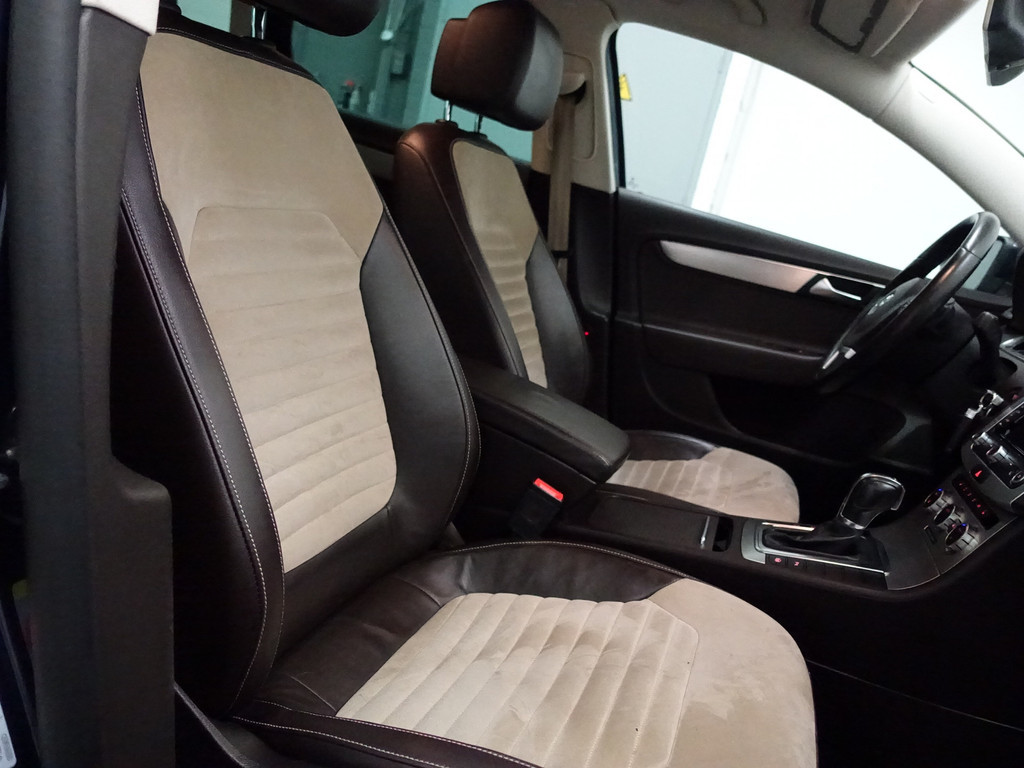 
Volkswagen Passat Variant 1.8 TSI Highline 161Pk Aut- Two Tone Leder Interieur, Xenon Led, Park Assist, Park Pilot, Stoelverwarming vol									