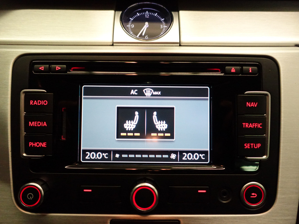 
Volkswagen Passat Variant 1.8 TSI Highline 161Pk Aut- Two Tone Leder Interieur, Xenon Led, Park Assist, Park Pilot, Stoelverwarming vol									