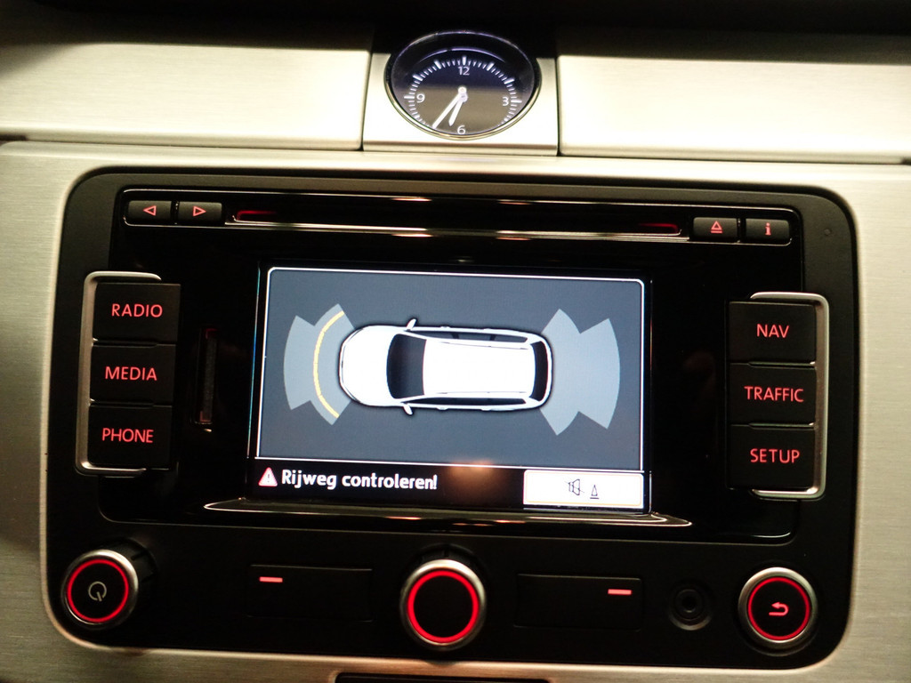 
Volkswagen Passat Variant 1.8 TSI Highline 161Pk Aut- Two Tone Leder Interieur, Xenon Led, Park Assist, Park Pilot, Stoelverwarming vol									