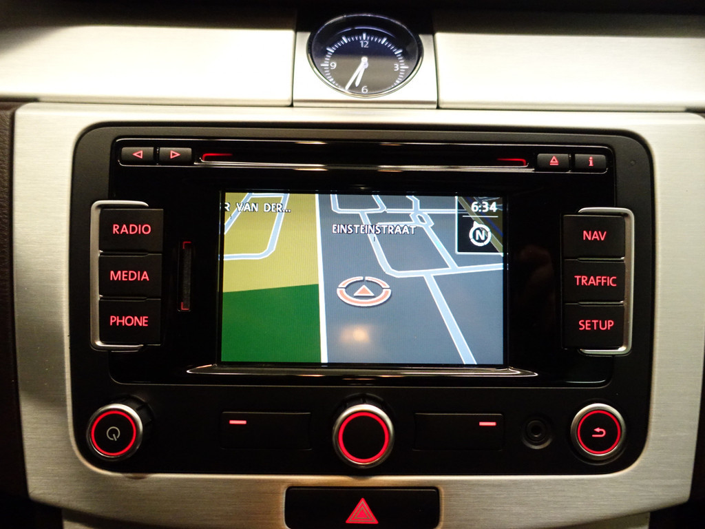 
Volkswagen Passat Variant 1.8 TSI Highline 161Pk Aut- Two Tone Leder Interieur, Xenon Led, Park Assist, Park Pilot, Stoelverwarming vol									