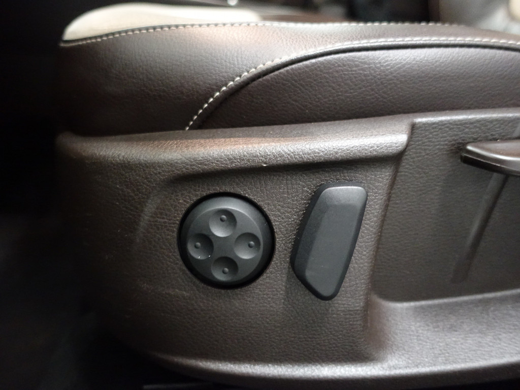 
Volkswagen Passat Variant 1.8 TSI Highline 161Pk Aut- Two Tone Leder Interieur, Xenon Led, Park Assist, Park Pilot, Stoelverwarming vol									