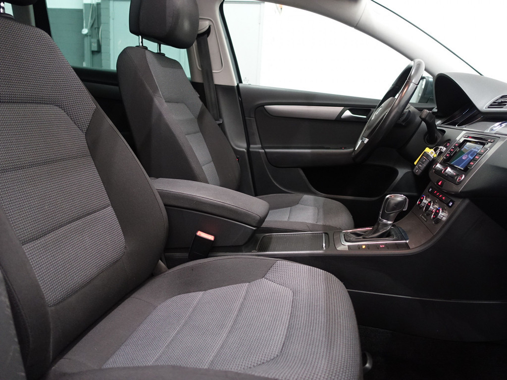 
Volkswagen Passat Variant 1.4 TSI Highline Dsg7 – Panodak, Navi, Clima, Cruise, Pdc vol									