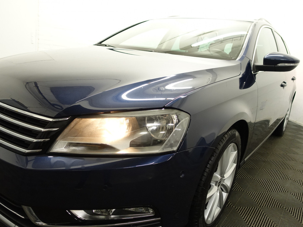 
Volkswagen Passat Variant 1.8 TSI Highline 161Pk Aut- Two Tone Leder Interieur, Xenon Led, Park Assist, Park Pilot, Stoelverwarming vol									