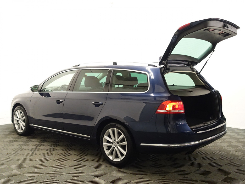 
Volkswagen Passat Variant 1.8 TSI Highline 161Pk Aut- Two Tone Leder Interieur, Xenon Led, Park Assist, Park Pilot, Stoelverwarming vol									