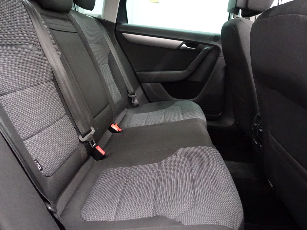 
Volkswagen Passat Variant 1.4 TSI Highline Dsg7 – Panodak, Navi, Clima, Cruise, Pdc vol									