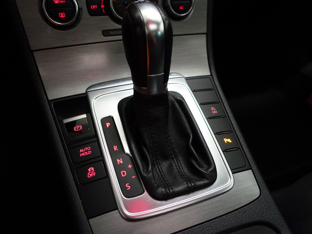 
Volkswagen Passat Variant 1.4 TSI Highline Dsg7 – Panodak, Navi, Clima, Cruise, Pdc vol									