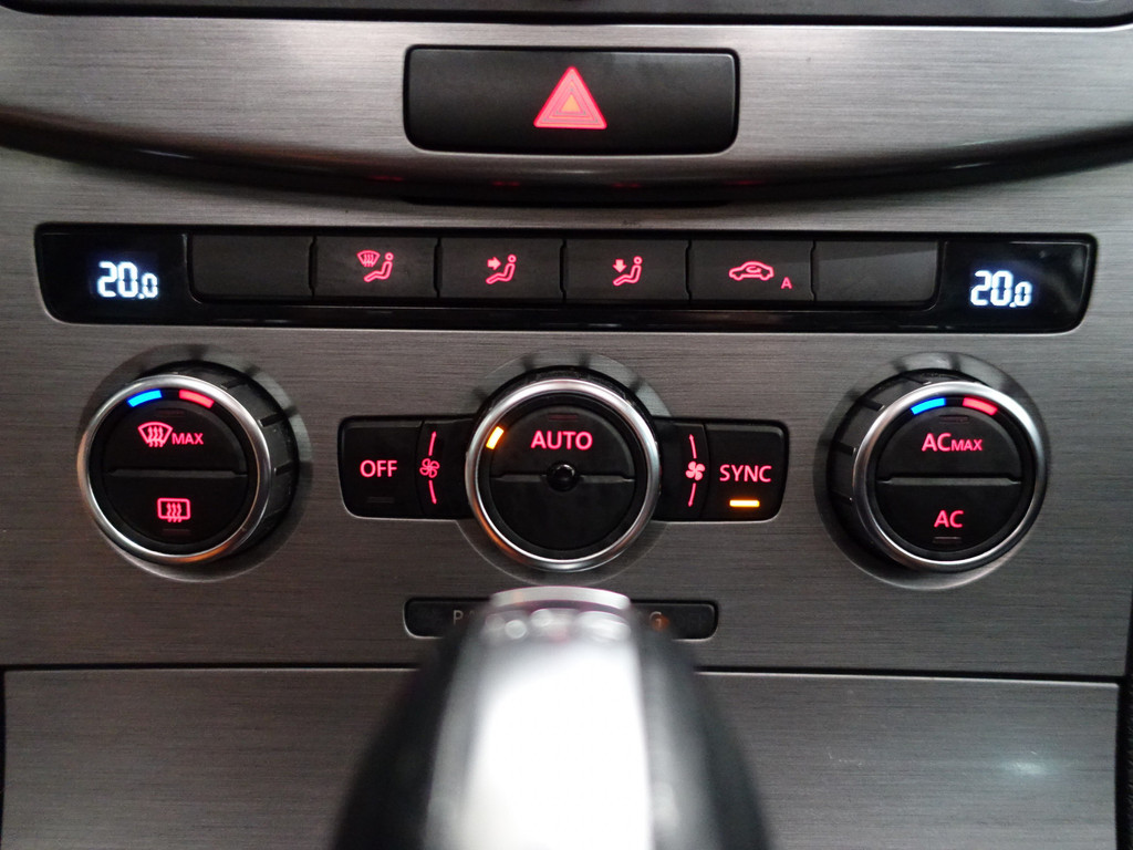 
Volkswagen Passat Variant 1.4 TSI Highline Dsg7 – Panodak, Navi, Clima, Cruise, Pdc vol									