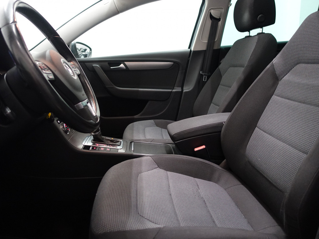 
Volkswagen Passat Variant 1.4 TSI Highline Dsg7 – Panodak, Navi, Clima, Cruise, Pdc vol									