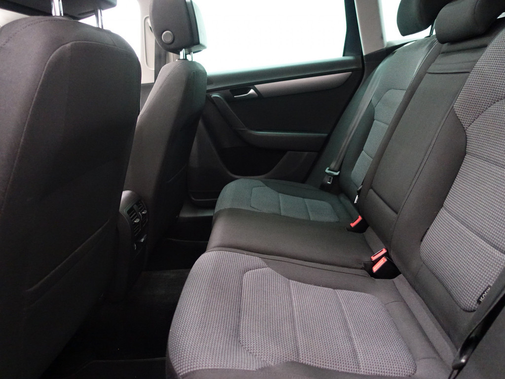 
Volkswagen Passat Variant 1.4 TSI Highline Dsg7 – Panodak, Navi, Clima, Cruise, Pdc vol									