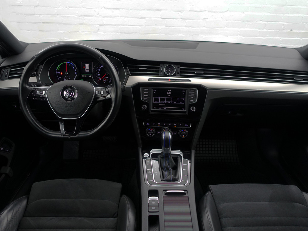 
								Volkswagen Passat Variant 1.4 TSI GTE Highline+ Aut- Panodak, Ada Cruise, Xenon Led, Ergo Comfort, Keyless, Elek Trekhaak vol									