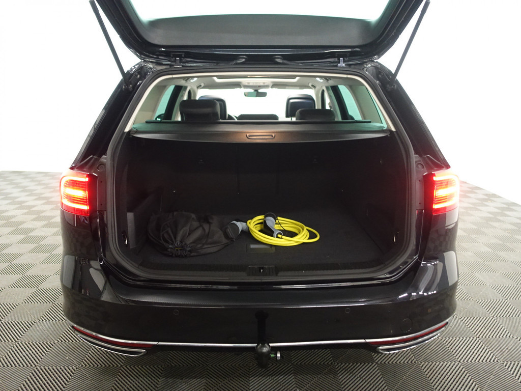 
Volkswagen Passat Variant 1.4 TSI GTE Highline+ Aut- Panoramadak, Virtual Cockpit, Ergo Comfort, Keyless, Park Pilot, Park Assist vol									