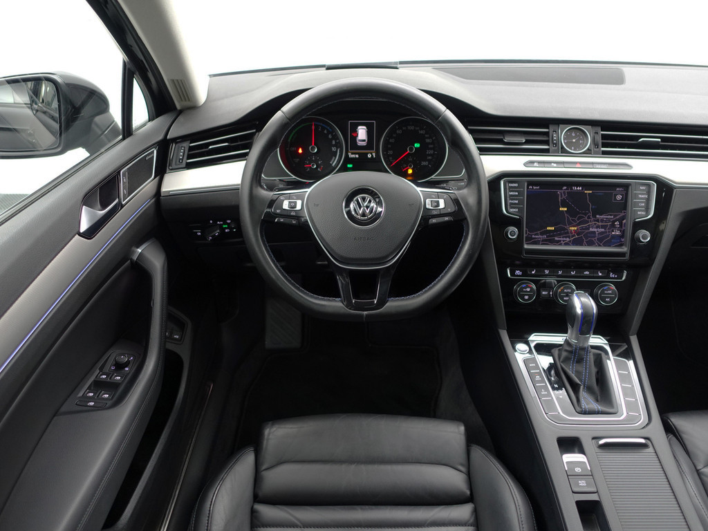 
Volkswagen Passat Variant 1.4 TSI GTE R Performance Aut- Panodak, 360 Camera, Dynaudio, Stoelmassage, Head Up, DVD, Carplay vol									