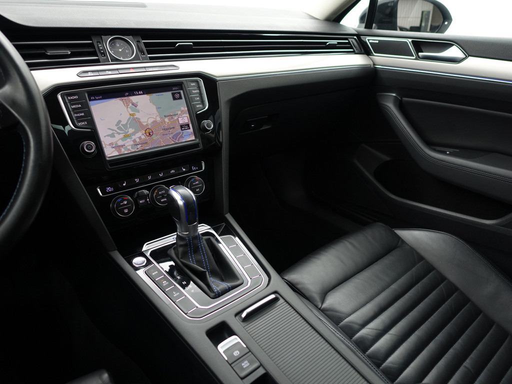 
Volkswagen Passat Variant 1.4 TSI GTE R Performance Aut- Panodak, 360 Camera, Dynaudio, Stoelmassage, Head Up, DVD, Carplay vol									