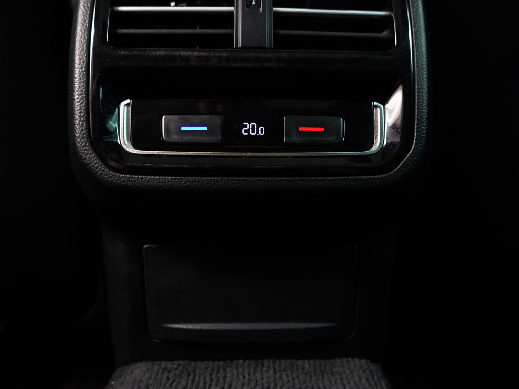 
Volkswagen Passat Variant 1.4 TSI GTE R Performance Aut- Panodak, 360 Camera, Dynaudio, Stoelmassage, Head Up, DVD, Carplay vol									