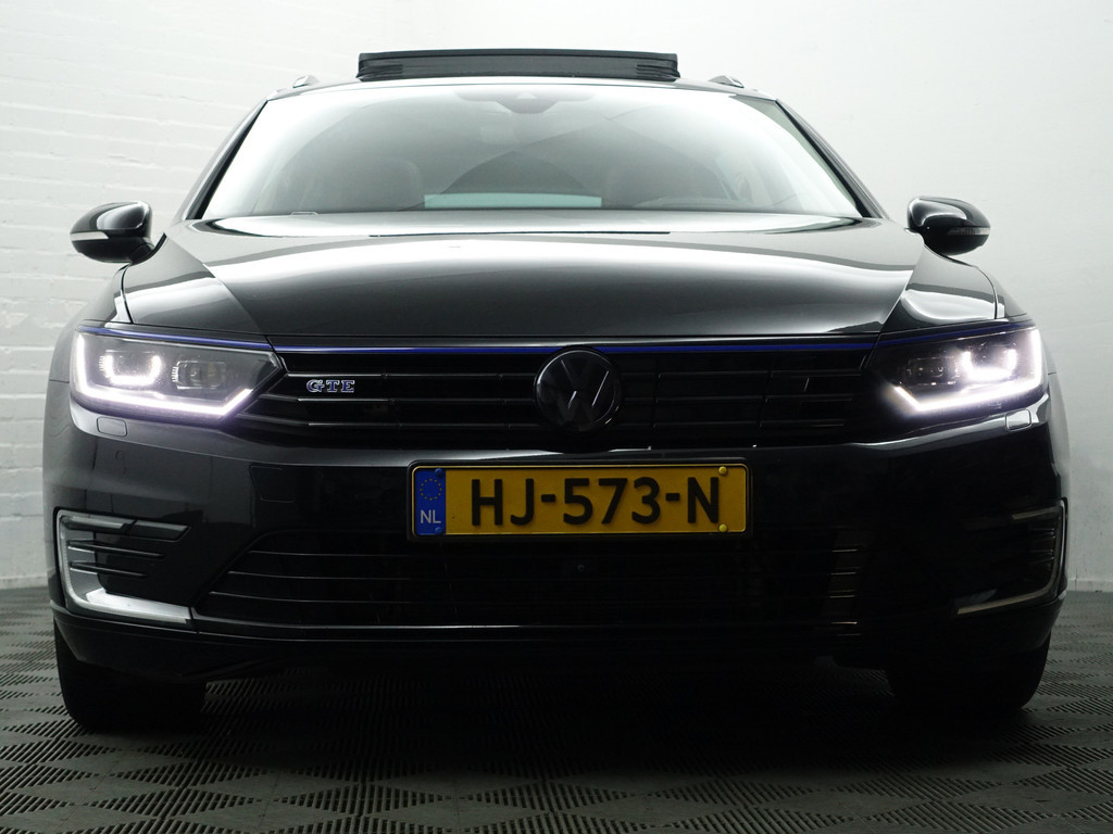 
Volkswagen Passat Variant 1.4 TSI GTE R Performance Aut- Panodak, 360 Camera, Dynaudio, Stoelmassage, Head Up, DVD, Carplay vol									