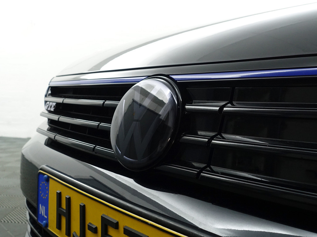 
Volkswagen Passat Variant 1.4 TSI GTE R Performance Aut- Panodak, 360 Camera, Dynaudio, Stoelmassage, Head Up, DVD, Carplay vol									