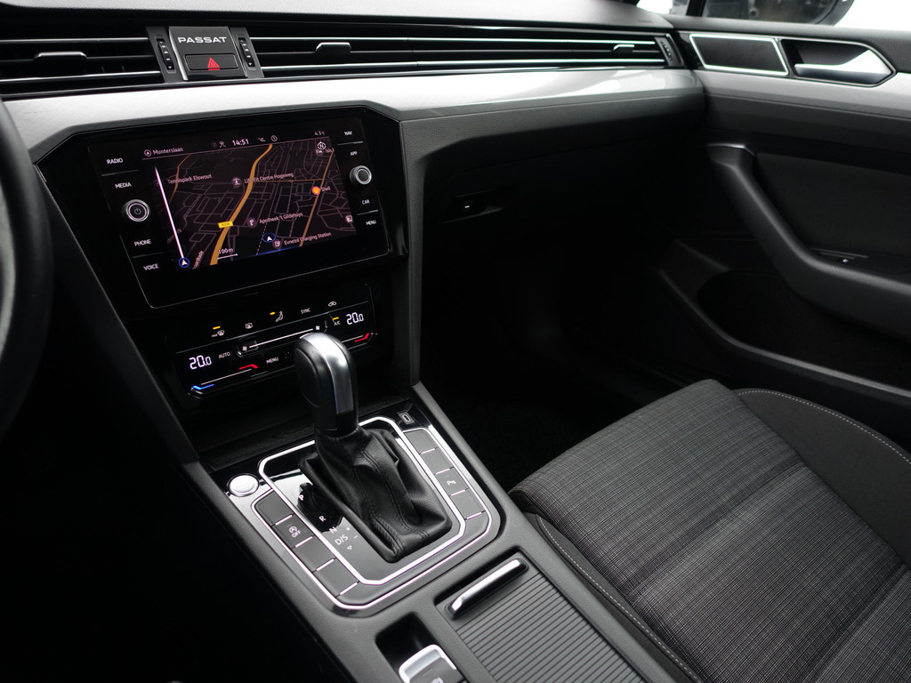 
Volkswagen Passat Variant 1.5 TSI Business Aut- Ada Cruise, Ergo Comfort, Keyless, Carplay, Park Assist, Elek Trekhaak, Led vol									