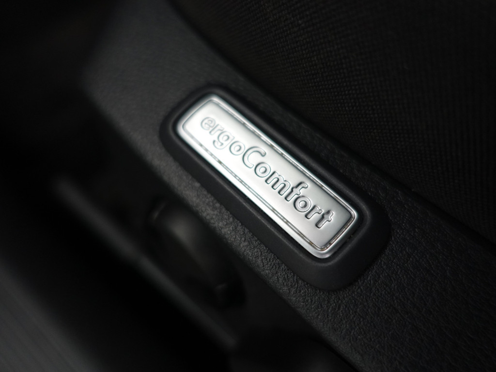 
Volkswagen Passat Variant 1.5 TSI Business Aut- Ada Cruise, Ergo Comfort, Keyless, Carplay, Park Assist, Elek Trekhaak, Led vol									