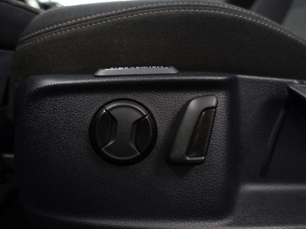 
Volkswagen Passat Variant 1.5 TSI Business Aut- Ada Cruise, Ergo Comfort, Keyless, Carplay, Park Assist, Elek Trekhaak, Led vol									