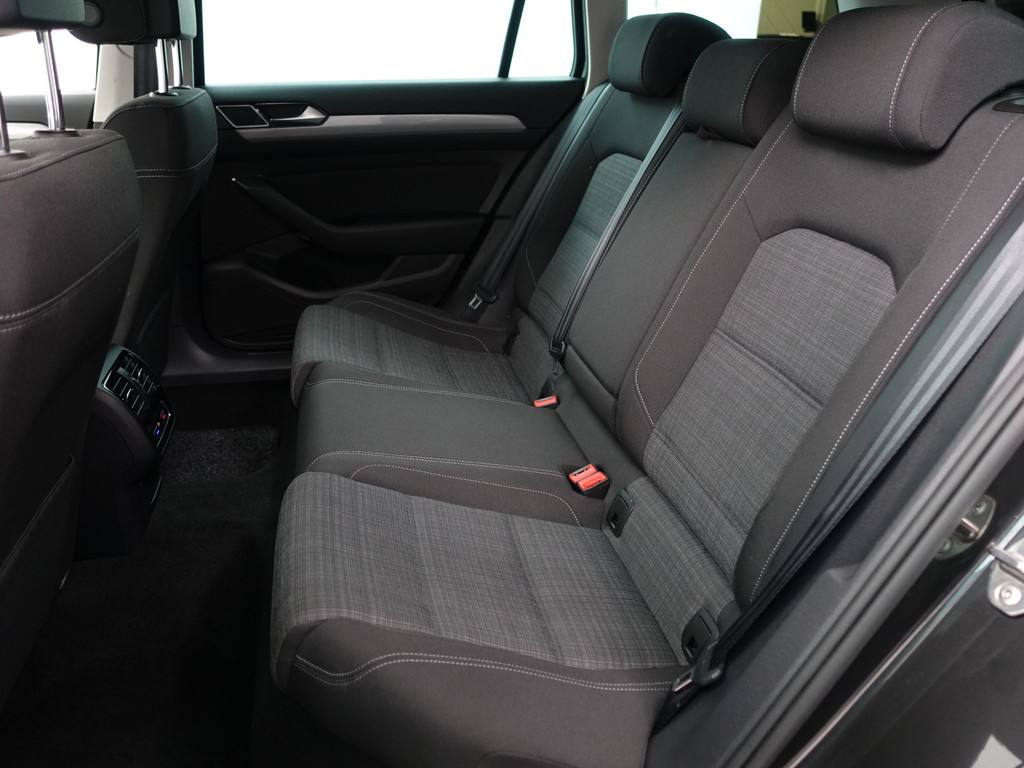 
Volkswagen Passat Variant 1.5 TSI Business Aut- Ada Cruise, Ergo Comfort, Keyless, Carplay, Park Assist, Elek Trekhaak, Led vol									