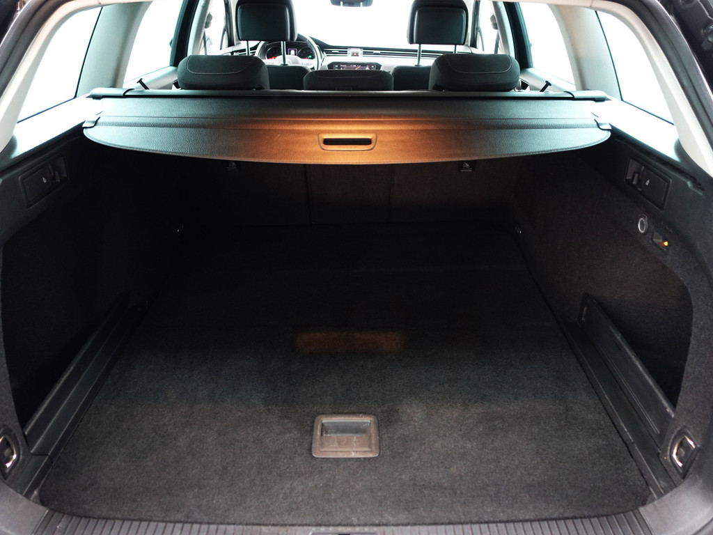 
Volkswagen Passat Variant 1.5 TSI Business Aut- Ada Cruise, Ergo Comfort, Keyless, Carplay, Park Assist, Elek Trekhaak, Led vol									