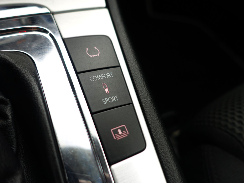 
								Volkswagen Passat CC 2.0 TSI R Line+ Aut- Panodak, Stoelventilatie, Park Assist, Navi, Dynamic Select, Park Pilot vol									