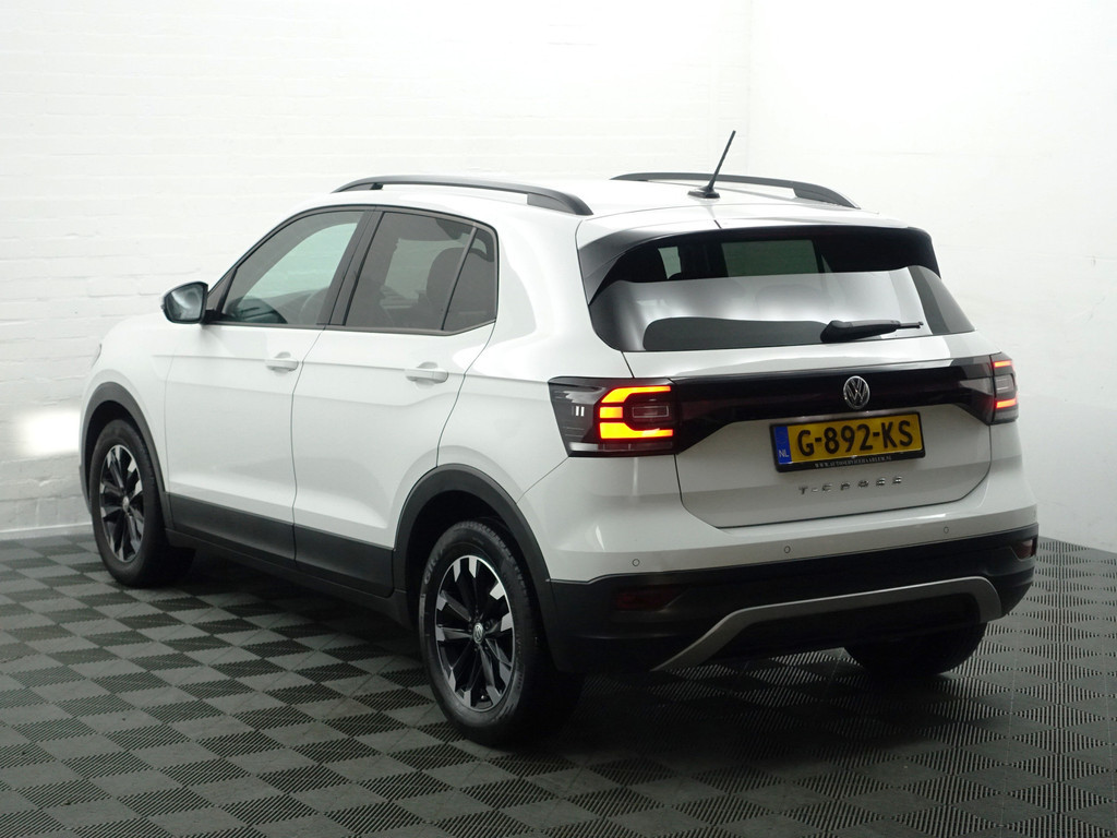 
								Volkswagen T-Cross 1.0 TSI R line- CarPlay, Ada cruise, Park Assist, Clima, Navi, Elek Spiegel Pakket vol									