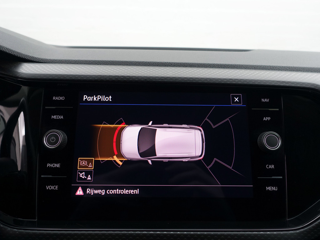 
								Volkswagen T-Cross 1.0 TSI R line- CarPlay, Ada cruise, Park Assist, Clima, Navi, Elek Spiegel Pakket vol									