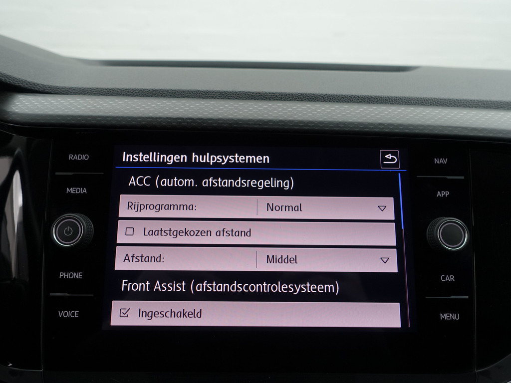 
								Volkswagen T-Cross 1.0 TSI R line- CarPlay, Ada cruise, Park Assist, Clima, Navi, Elek Spiegel Pakket vol									