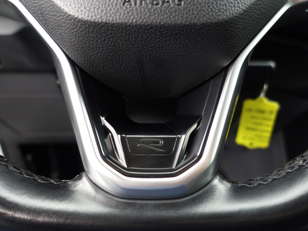 
								Volkswagen T-Cross 1.0 TSI R line- CarPlay, Ada cruise, Park Assist, Clima, Navi, Elek Spiegel Pakket vol									