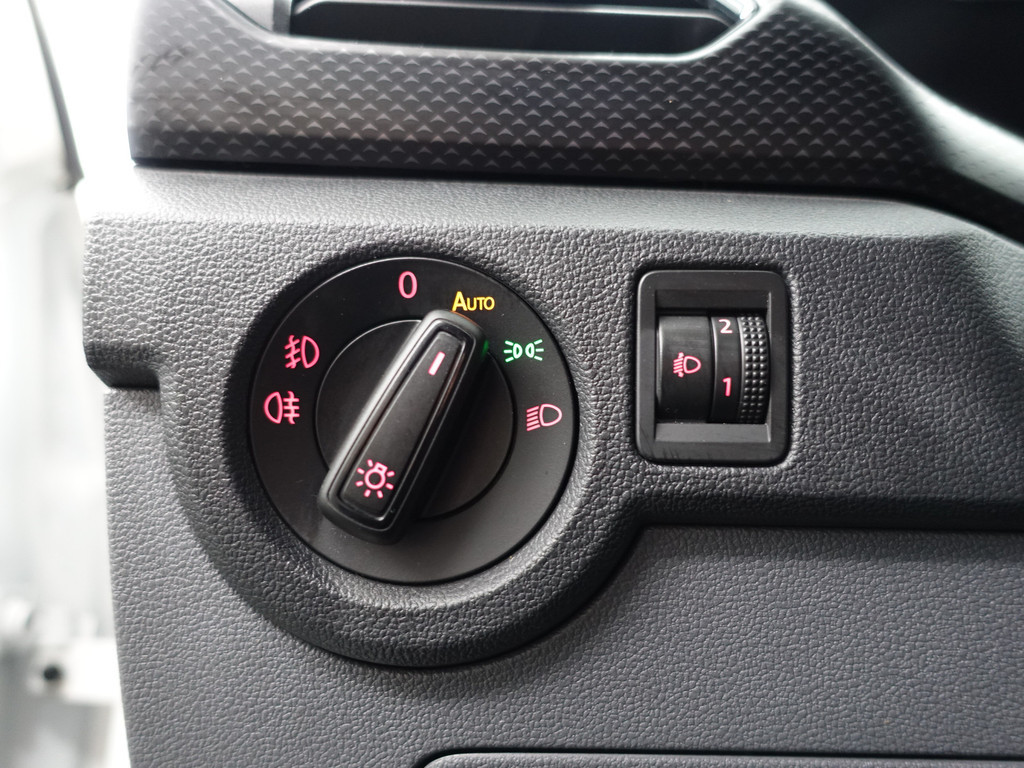 
								Volkswagen T-Cross 1.0 TSI R line- CarPlay, Ada cruise, Park Assist, Clima, Navi, Elek Spiegel Pakket vol									