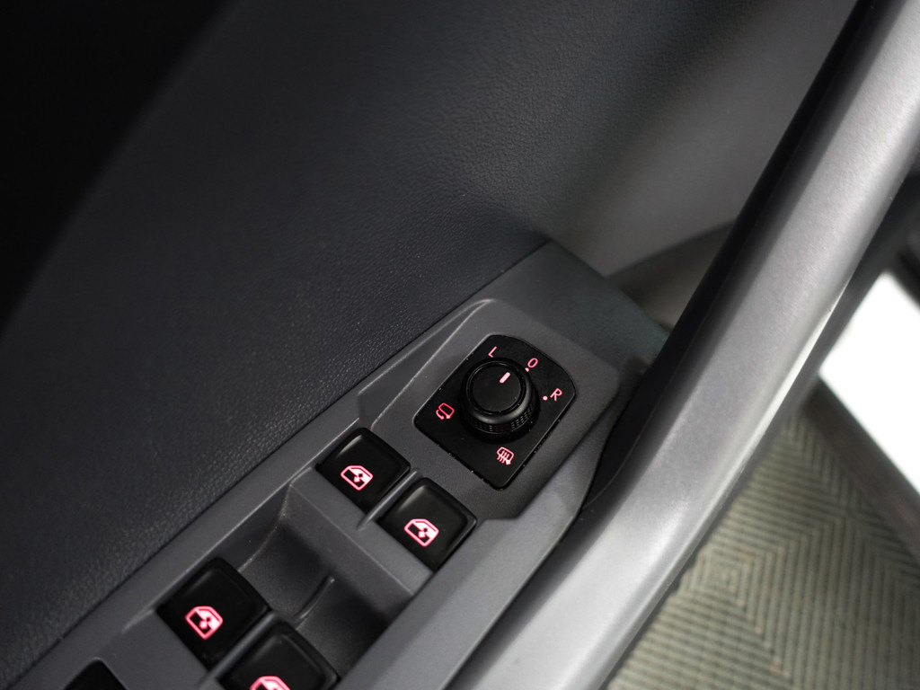 
								Volkswagen T-Cross 1.0 TSI R line- CarPlay, Ada cruise, Park Assist, Clima, Navi, Elek Spiegel Pakket vol									