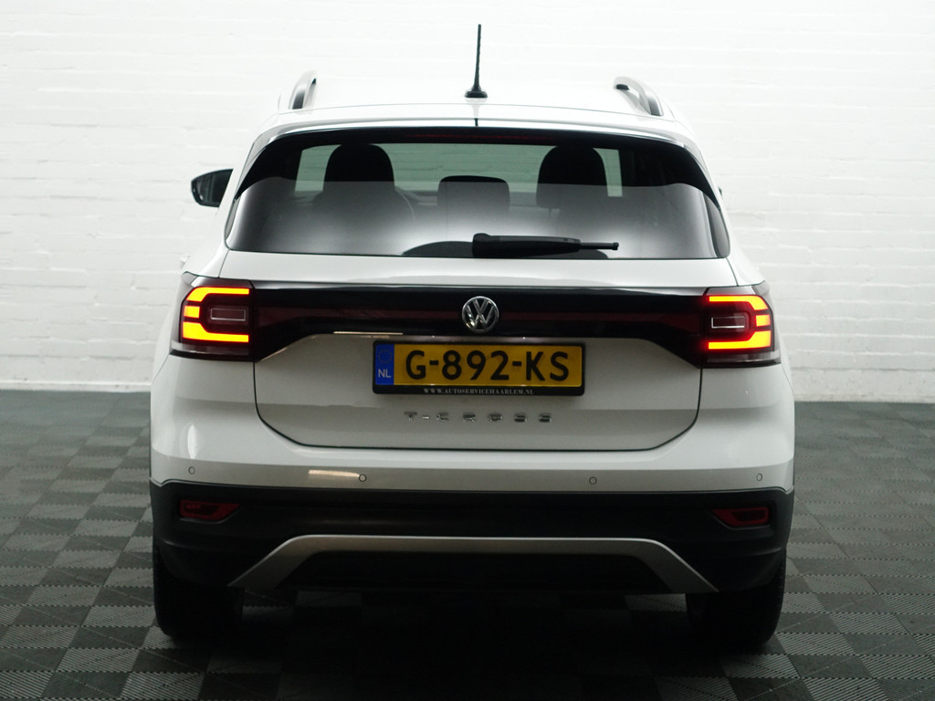 
								Volkswagen T-Cross 1.0 TSI R line- CarPlay, Ada cruise, Park Assist, Clima, Navi, Elek Spiegel Pakket vol									