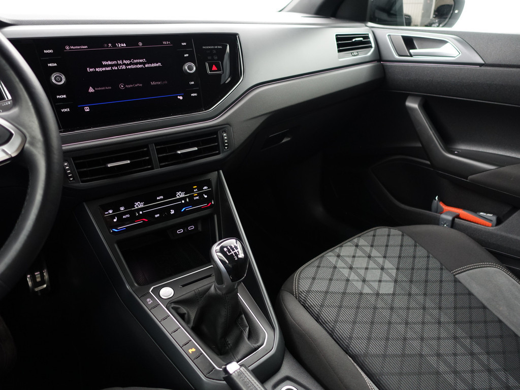 
Volkswagen Taigo 1.0 TSI R-Line- Panoramadak, Keyless, Xenon Led, CarPlay, Ada Cruise, Sport Interieur, Stoelverwarming vol									