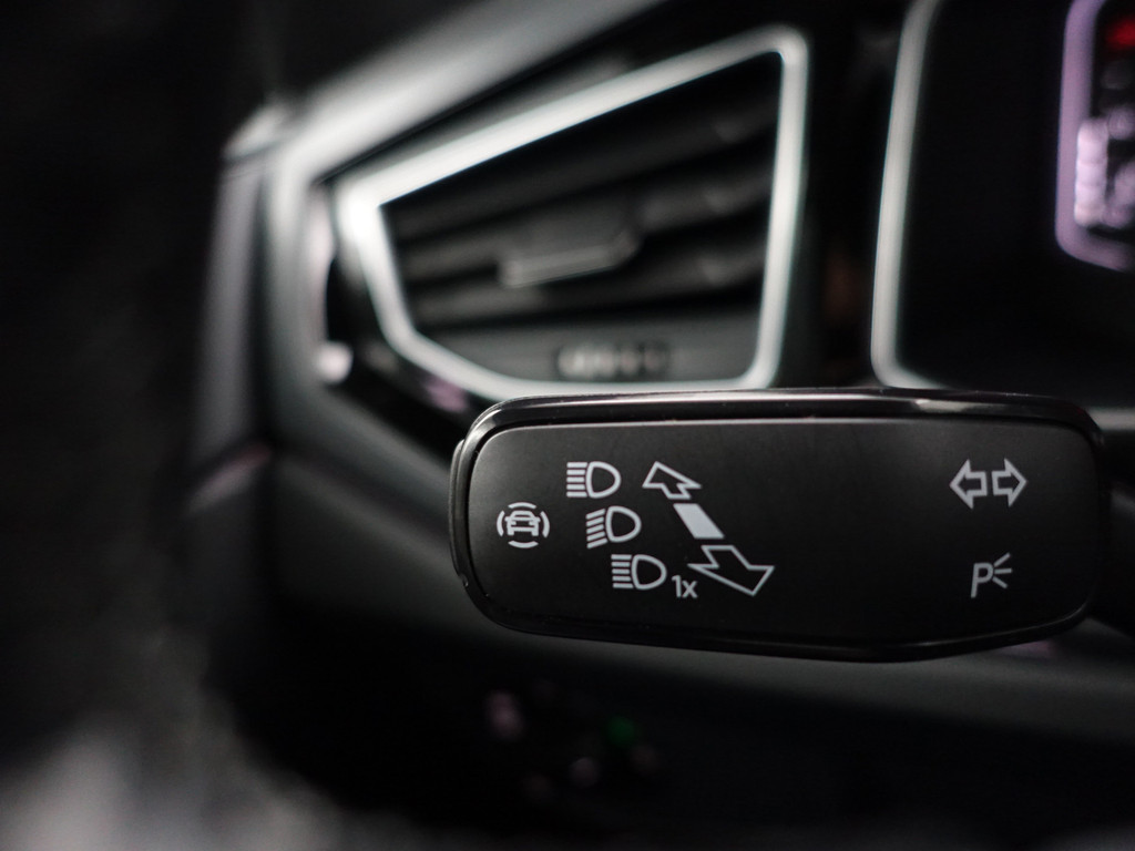 
Volkswagen Taigo 1.0 TSI R-Line- Panoramadak, Keyless, Xenon Led, CarPlay, Ada Cruise, Sport Interieur, Stoelverwarming vol									