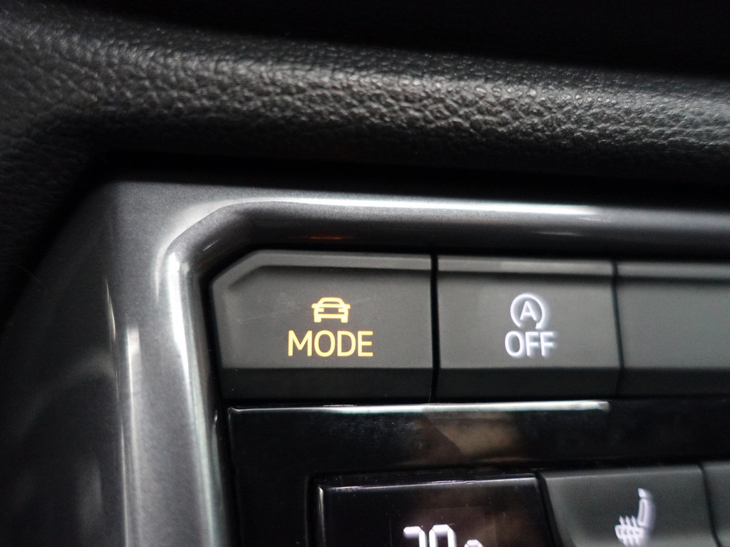 
Volkswagen T-Roc 1.5 TSI R-Line+ Aut- Nieuw Model, Panodak, Sport interieur, Camera, Ada Cruise, Park Assist, Dynamic Select vol									