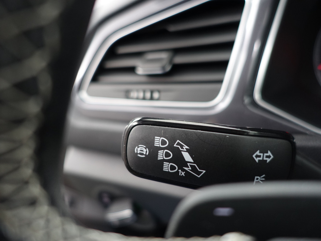 
Volkswagen T-Roc 1.5 TSI R-Line+ Aut- Nieuw Model, Panodak, Sport interieur, Camera, Ada Cruise, Park Assist, Dynamic Select vol									