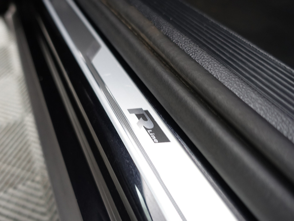 
Volkswagen T-Roc 1.5 TSI R-Line+ Aut- Nieuw Model, Panodak, Sport interieur, Camera, Ada Cruise, Park Assist, Dynamic Select vol									