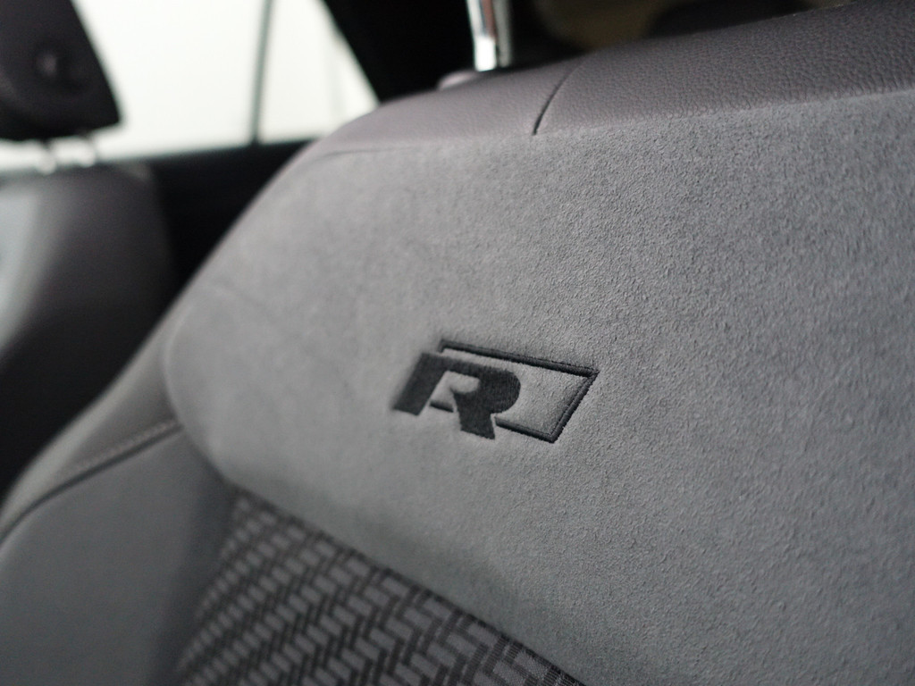 
Volkswagen T-Roc 1.5 TSI R-Line+ Aut- Nieuw Model, Panodak, Sport interieur, Camera, Ada Cruise, Park Assist, Dynamic Select vol									